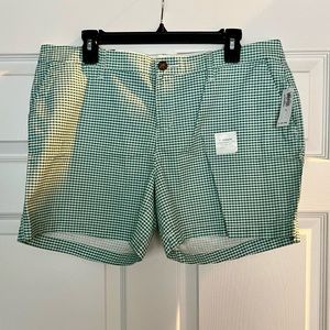 Old Navy Women Shorts. Size 12. NWT!